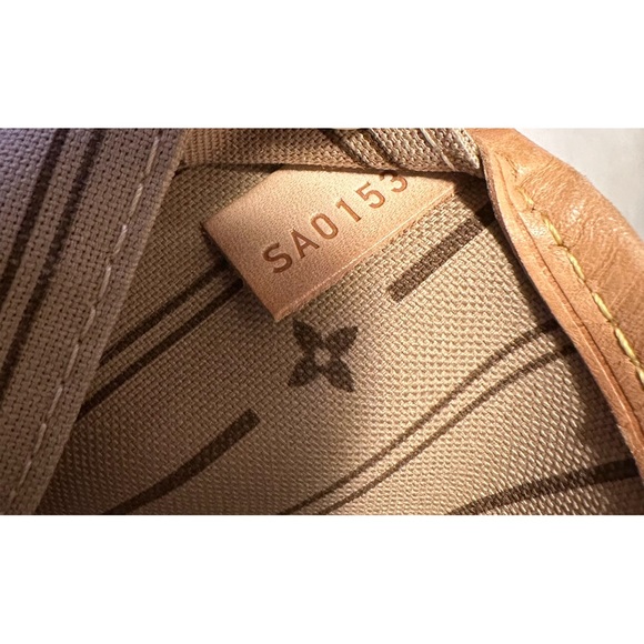Louis Vuitton Monogram Neverfull Mm - Picture 5 of 10
